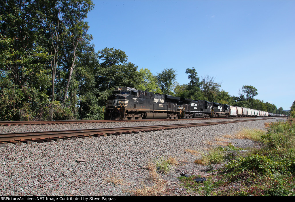 NS 7587 on the point of train 11K